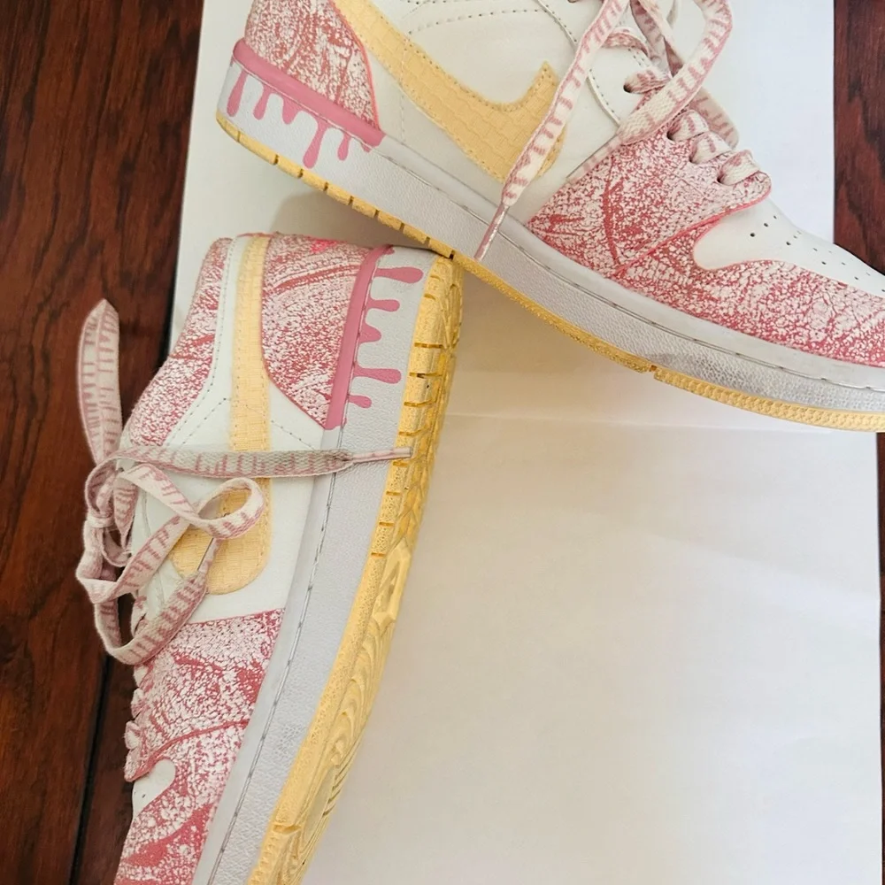 Jordan Brand Air Jordan 1 Low SE "Paint Drip" GS Men’s 8.5 Women’s 10 - Picture 2 of 10